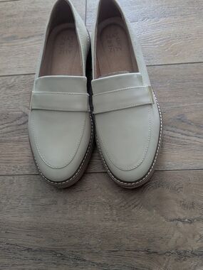 Naturalizer Cream Women’s Moccasin Loafers